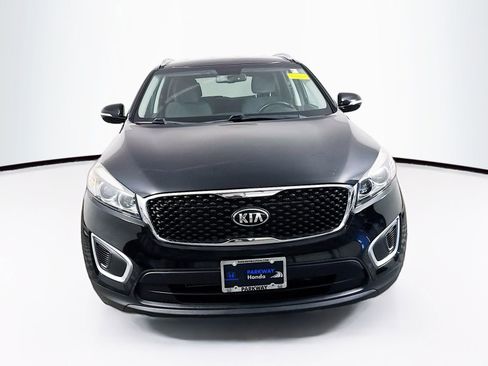 Used 2017 Kia Sorento AWD w/ LX Convenience Package image 2