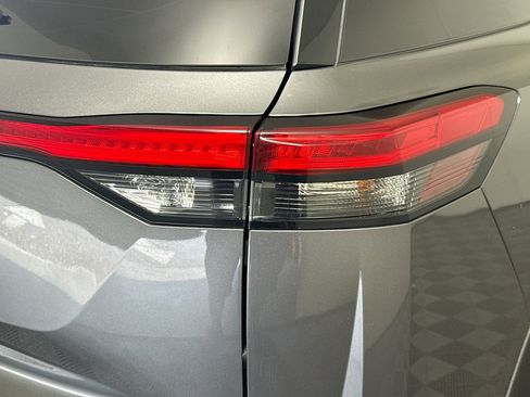 Used 2022 Nissan Pathfinder SV image 34