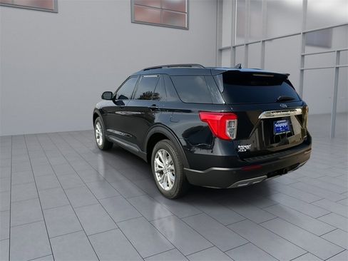 Used 2023 Ford Explorer XLT w/ Equipment Group 202A image 7