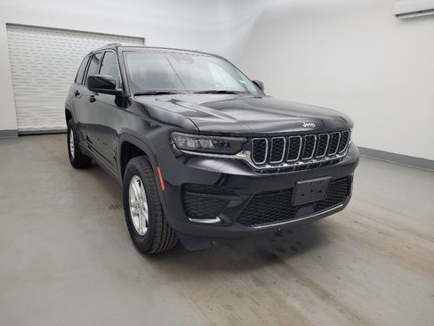 Used 2023 Jeep Grand Cherokee Laredo image 13