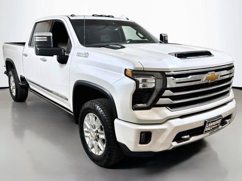 Used 2025 Chevrolet Silverado 2500 High Country w/ Technology Package AWD/4WD image 3