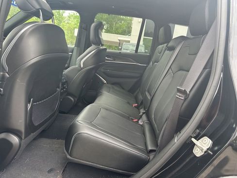 Used 2023 Jeep Grand Cherokee Overland w/ Luxury Tech Group IV image 28