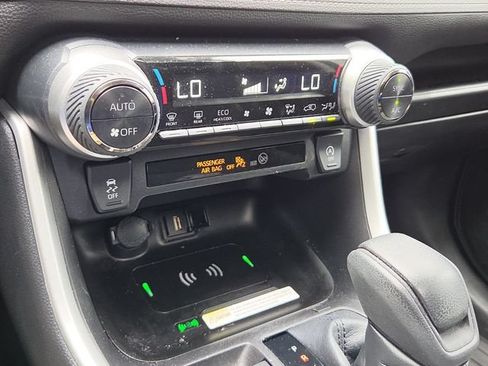 Used 2022 Toyota RAV4 XLE w/ Convenience Package FWD image 15