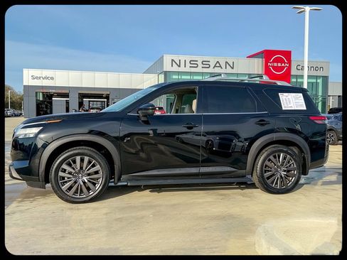Used 2022 Nissan Pathfinder SL w/ SL Premium Package image 11