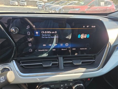 Used 2025 Chevrolet Trax LT w/ LT Convenience Package image 21