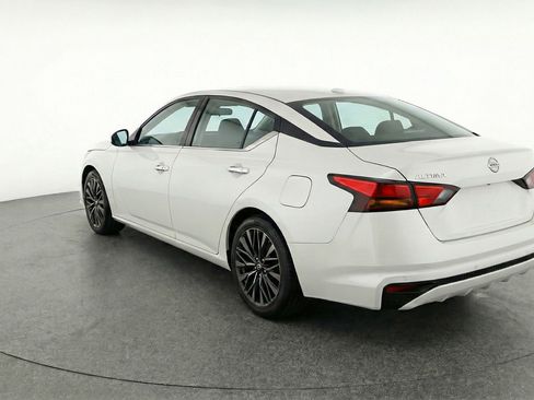 Used 2025 Nissan Altima 2.5 SV image 6