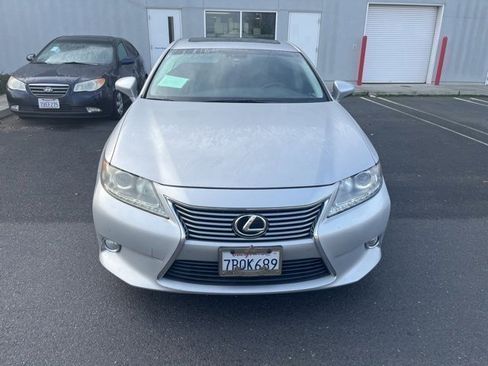Used 2013 Lexus ES 350 w/ Luxury Pkg image 2