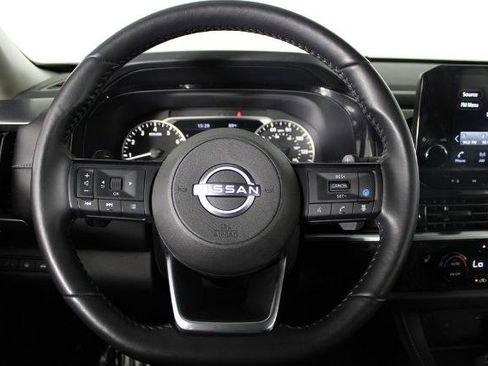 Certified 2023 Nissan Pathfinder SL w/ Black Appearance Package FWD image 27