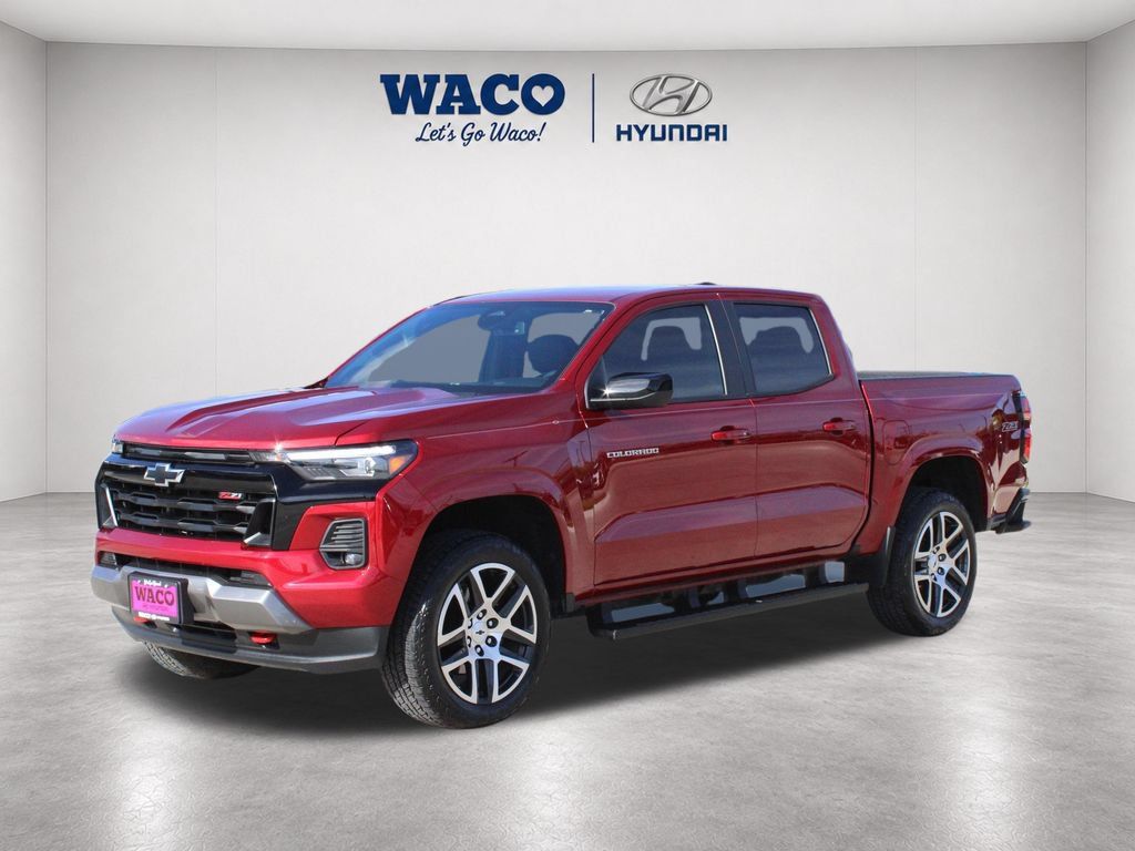 Used 2024 Chevrolet Colorado Z71 w/ Z71 Convenience Package 2 AWD/4WD image 3