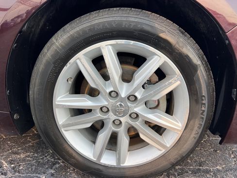 Used 2013 Toyota Avalon image 38