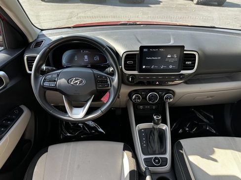 Used 2023 Hyundai Venue SEL FWD image 13