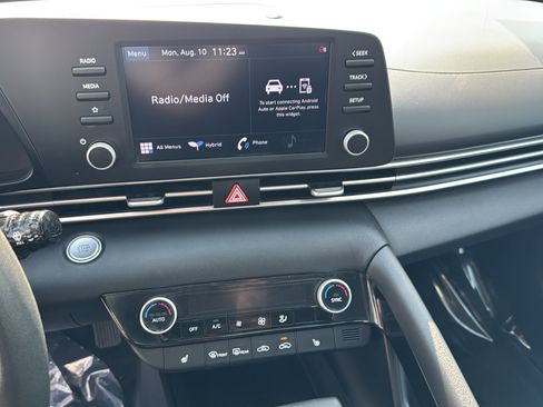Used 2022 Hyundai Elantra Blue FWD image 23