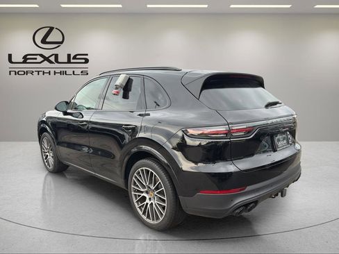 Used 2023 Porsche Cayenne Platinum Edition image 8