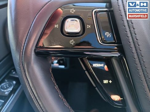 Used 2025 Lincoln Aviator AWD image 4