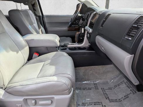 Used 2010 Toyota Sequoia Platinum image 25
