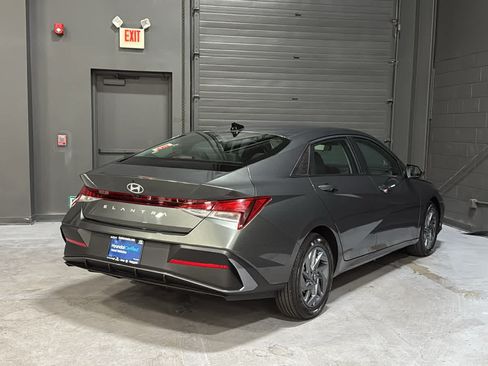 Used 2024 Hyundai Elantra SEL FWD image 4