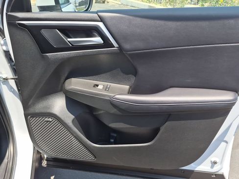Used 2025 Mitsubishi Outlander SE AWD/4WD image 34