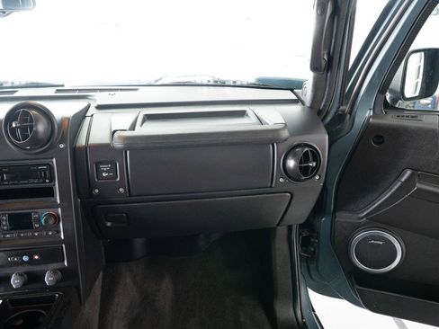 Used 2005 HUMMER H2 w/ Preferred Equipment Group image 32