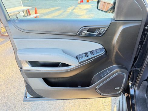 Used 2020 Chevrolet Suburban LT image 16