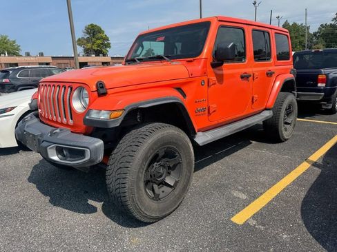 Used 2018 Jeep Wrangler Unlimited Sahara w/ Dual Top Group AWD/4WD image 6
