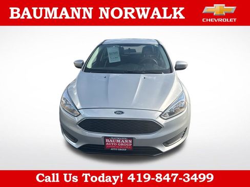 Used 2018 Ford Focus SE FWD image 2