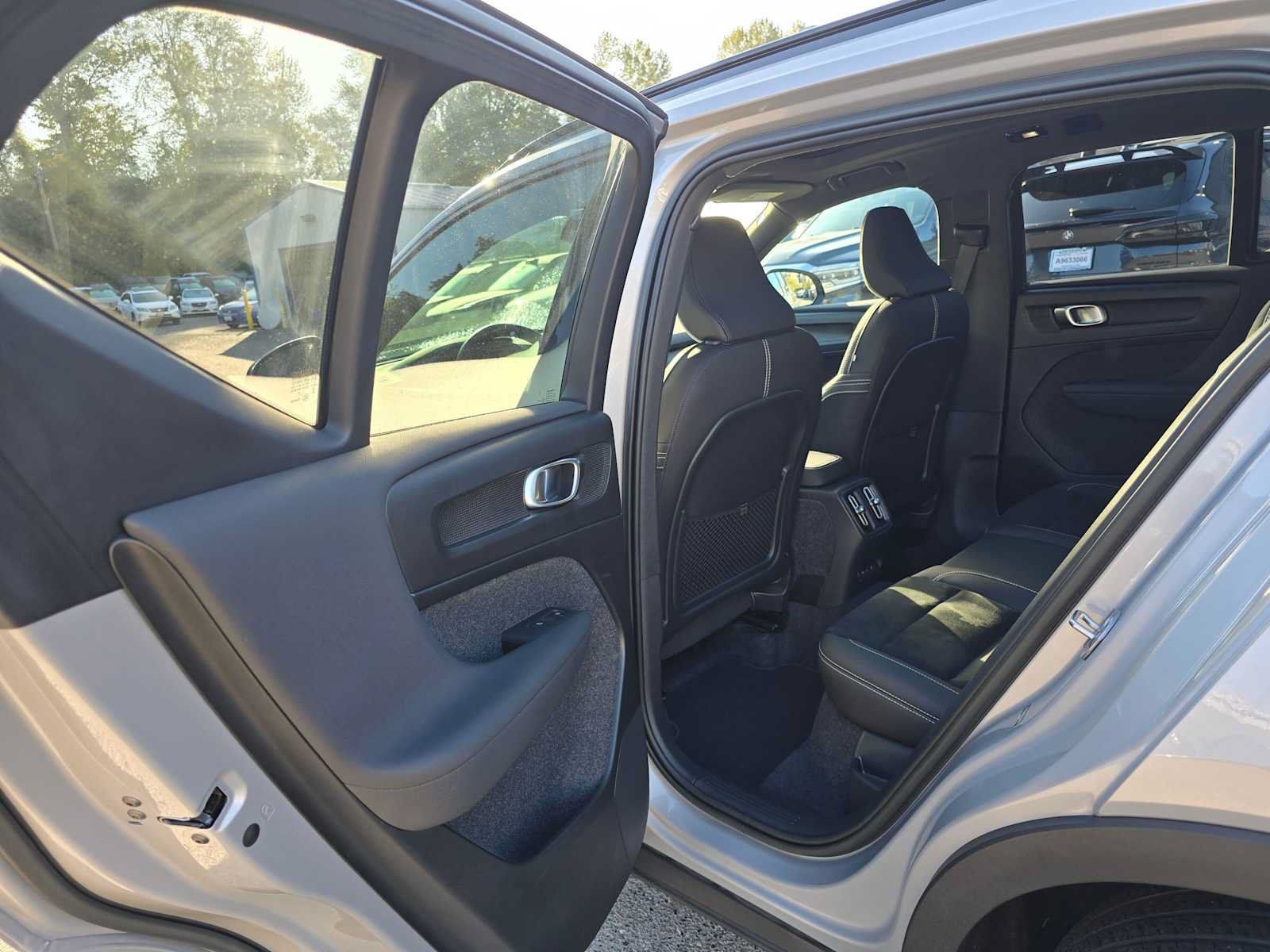 Used 2023 Volvo XC40 Recharge Ultimate AWD/4WD image 17