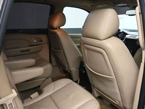 Used 2013 Cadillac Escalade Luxury image 20