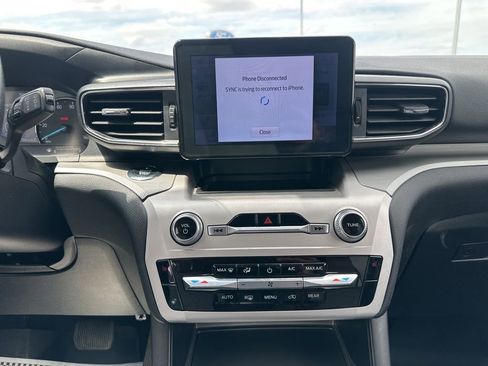 Used 2021 Ford Explorer XLT w/ Equipment Group 202A RWD image 19