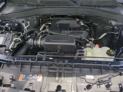 Used 2020 Ford Explorer XLT w/ Equipment Group 202A RWD image 15