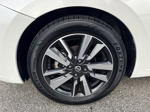 Used 2021 Nissan Versa SV image 25