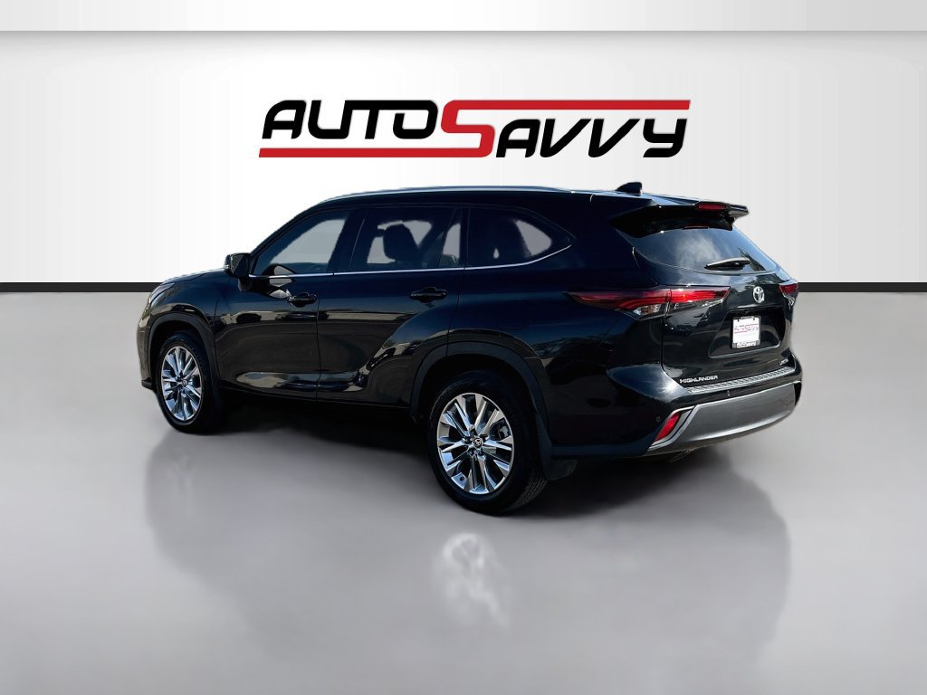 Used 2024 Toyota Highlander Limited FWD image 5
