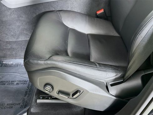 Certified 2023 Volvo XC60 T8 Core w/ Climate Package image 19