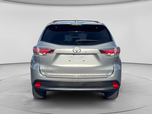 Used 2015 Toyota Highlander Plus FWD image 6