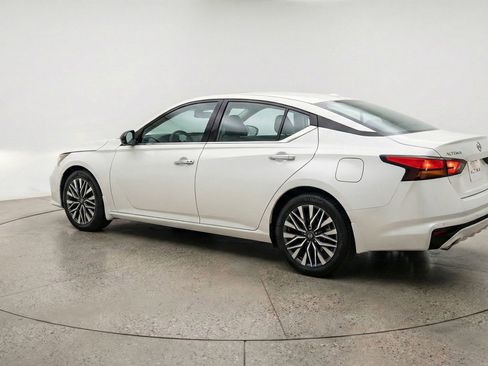 Used 2025 Nissan Altima 2.5 SV image 6