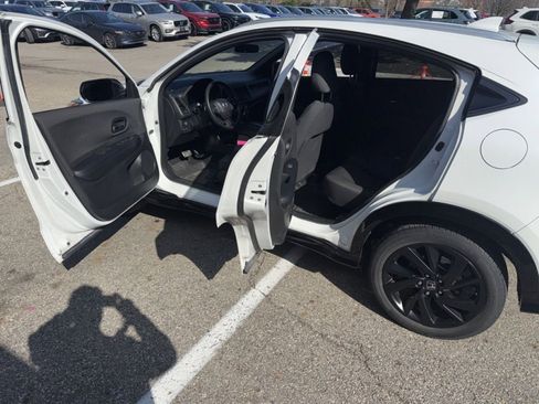 Used 2021 Honda HR-V Sport image 16