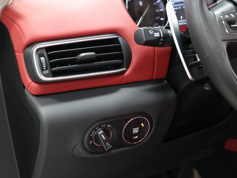 Used 2023 Maserati Levante Modena S image 19