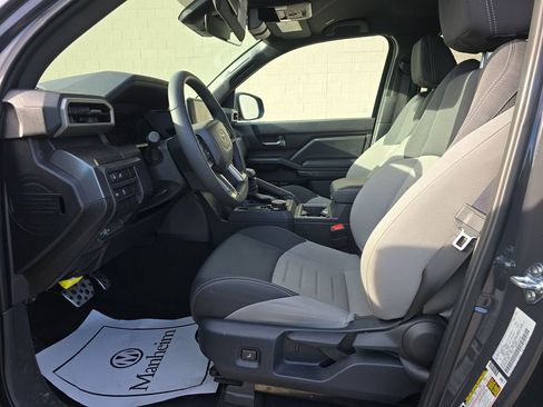 Used 2025 Toyota Tacoma TRD Sport image 3