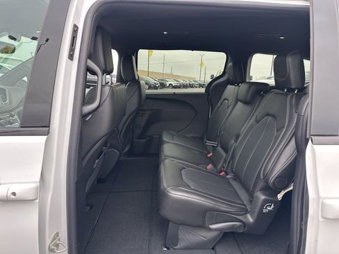 New 2026 Chrysler Pacifica Select image 22