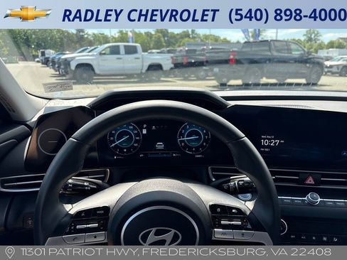 Used 2025 Hyundai Elantra SEL FWD image 6