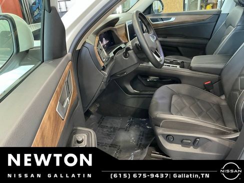 Used 2025 Volkswagen Atlas SE FWD image 3