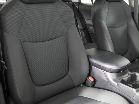 Used 2022 Toyota RAV4 LE AWD/4WD image 44