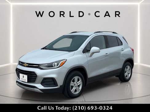 Used 2020 Chevrolet Trax LT AWD/4WD image 3
