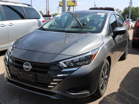 Used 2025 Nissan Versa SV w/ Trunk Package FWD image 4