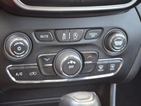 Used 2021 Jeep Cherokee Latitude Lux AWD/4WD image 27