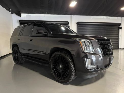 Used 2015 Cadillac Escalade Luxury AWD/4WD image 3