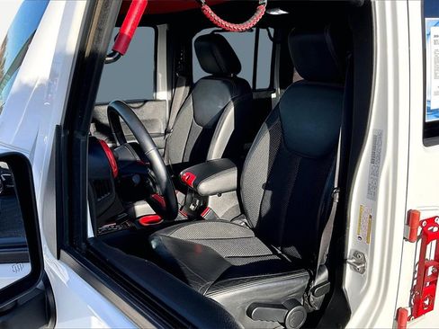 Used 2016 Jeep Wrangler Unlimited Sahara image 25