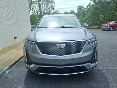 Used 2023 Cadillac XT6 Premium Luxury w/ Technology Package FWD image 2