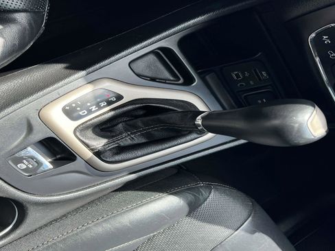 Used 2017 Jeep Cherokee Limited w/ Luxury Group image 17