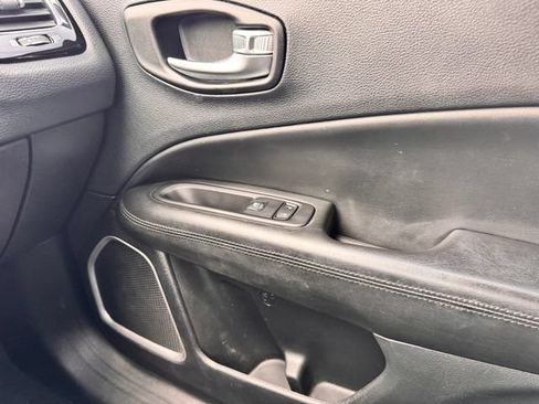 Used 2019 Jeep Compass Latitude AWD/4WD image 23