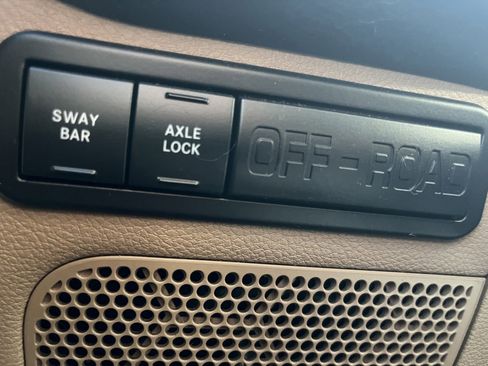 Used 2017 Jeep Wrangler Unlimited Rubicon w/ Cold Weather Group image 15